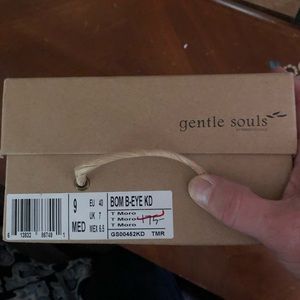 Gentle Souls sz 9 New, never worn, brown